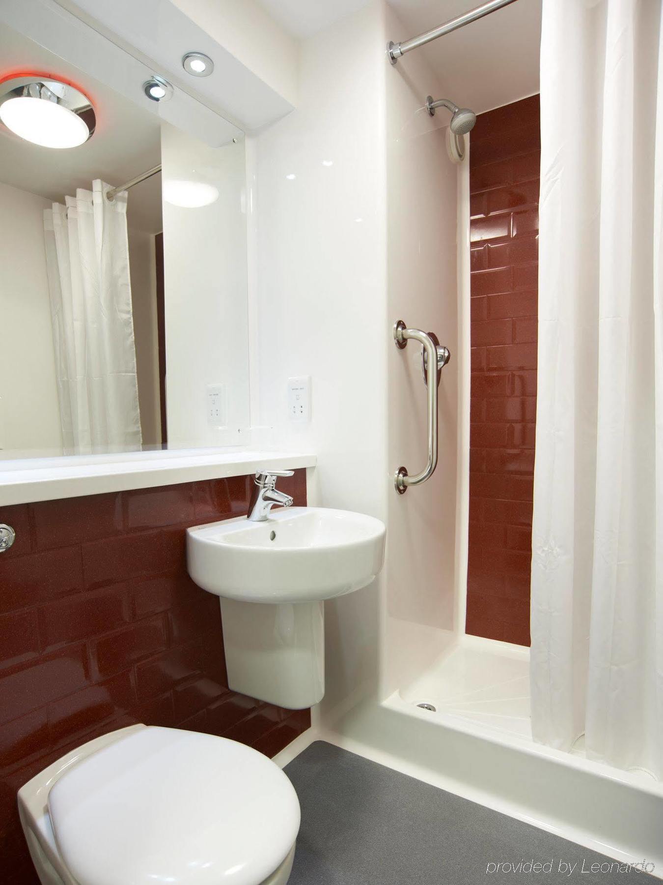 Travelodge Manchester Central Arena Exterior photo