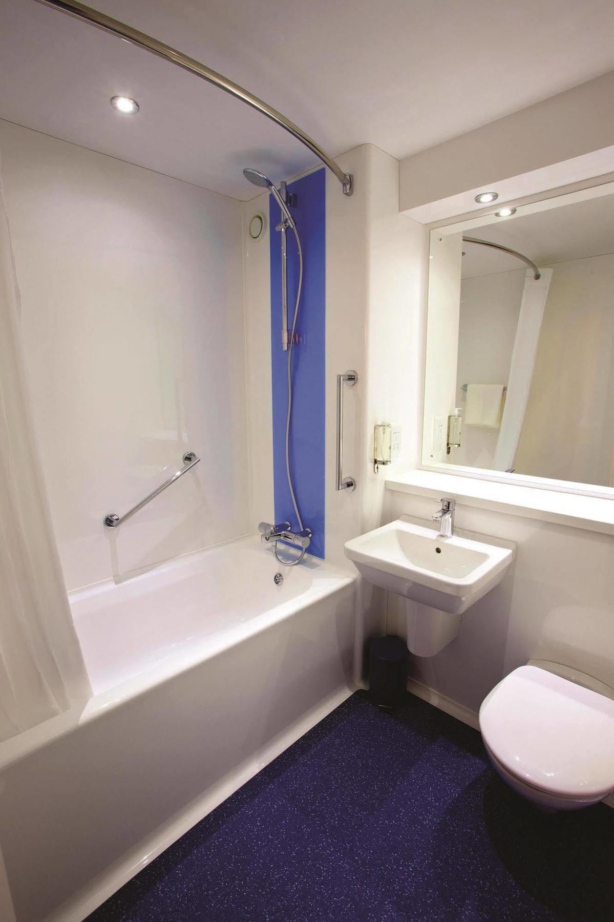 Travelodge Manchester Central Arena Exterior photo
