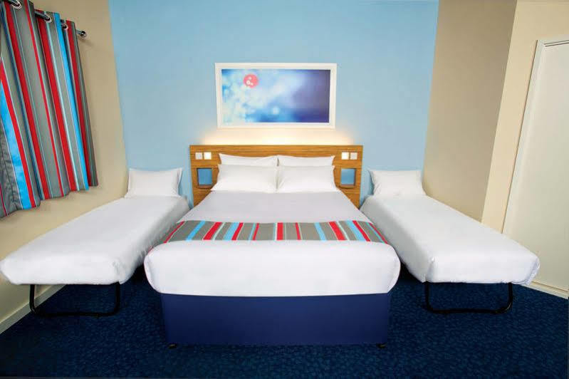Travelodge Manchester Central Arena Exterior photo