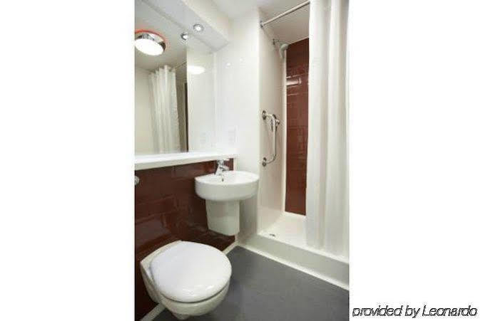 Travelodge Manchester Central Arena Exterior photo